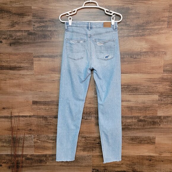 American Eagle Mom Jeans 4 L High Rise Raw Hem Stretch Denim Light Wash - Picture 2 of 11